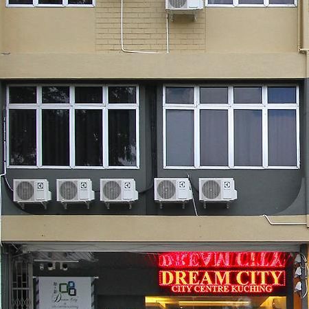 Dream City Kuching Buitenkant foto