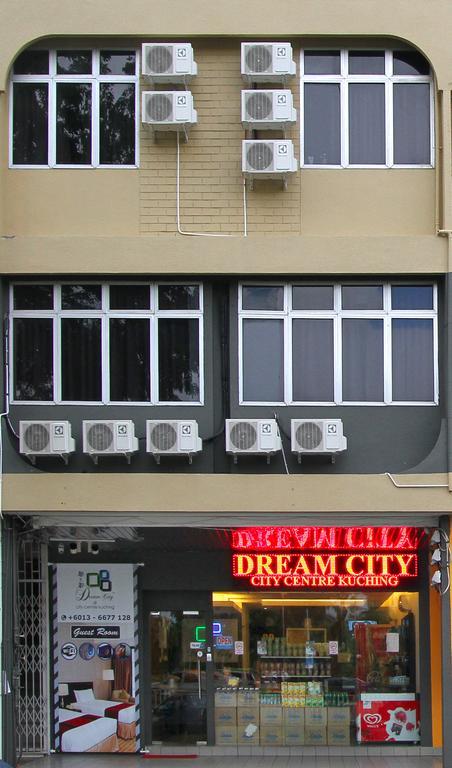 Dream City Kuching Buitenkant foto